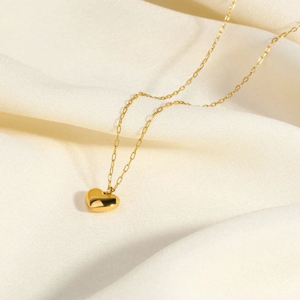 Tiny Paper Clip 18K Gold Chain Heart Pendant Necklace