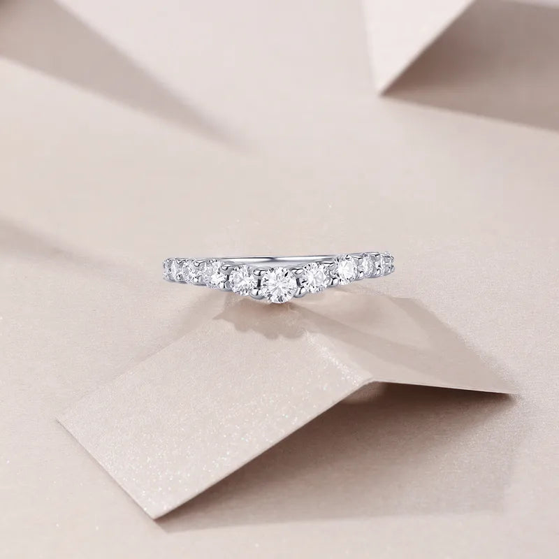 Graduated Diamond Band