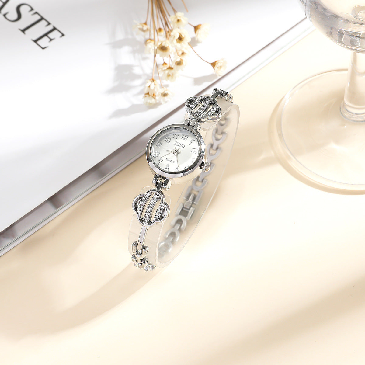 Clover Linked Watch