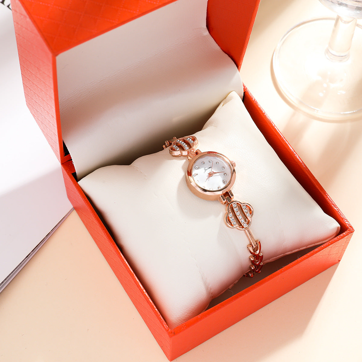 Clover Linked Watch